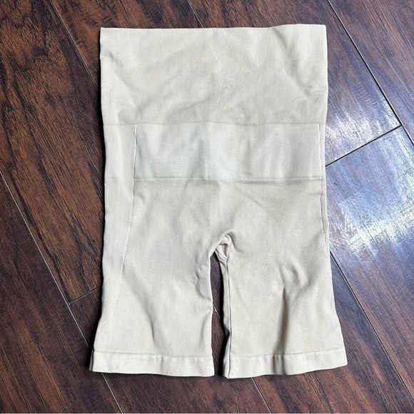 NUX Tan High Rise Seamless Biker Shorts - Picture 1 of 3